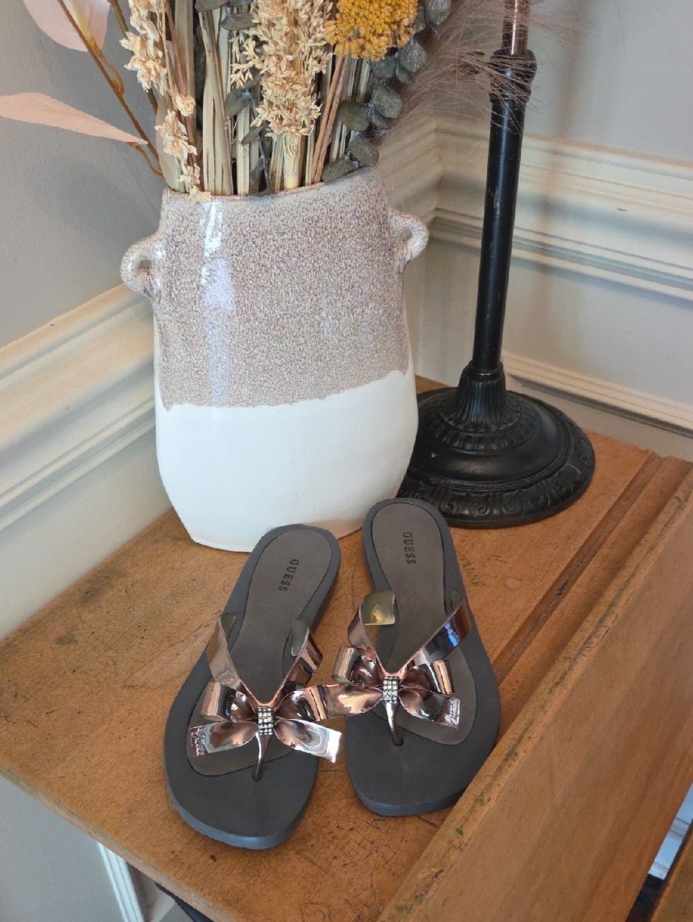 GUESS Metallic Rose Gold Bow Thong Sandals